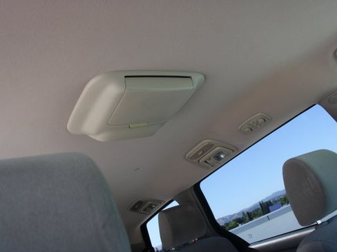 Used 2005 Toyota Sienna LE w/ LE Pkg 4 FWD image 18