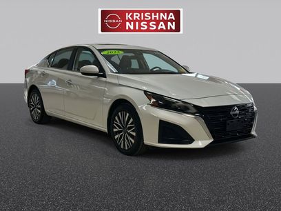 Used 2023 Nissan Altima 2.5 SV w/ SV Premium Package