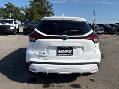 Used 2021 Nissan Kicks S FWD image 6
