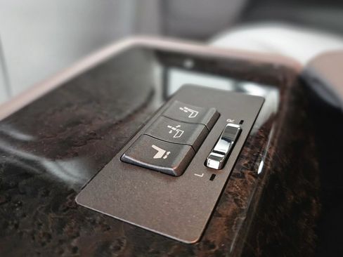 Used 2007 Lexus LS 460 RWD image 37