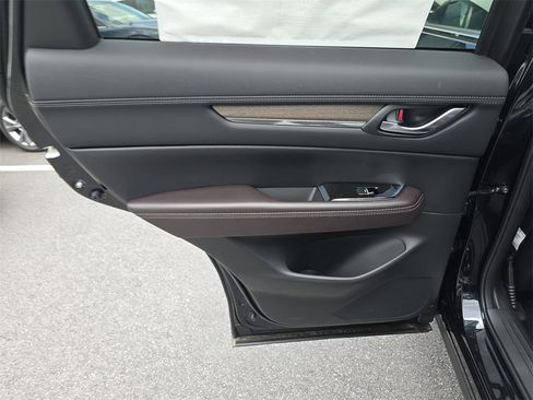 New 2025 MAZDA CX-5 Signature image 15