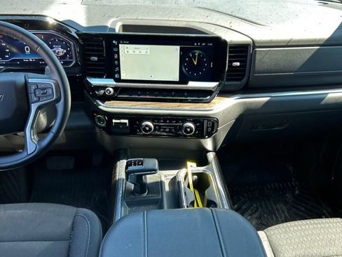 Used 2024 Chevrolet Silverado 1500 LT Trail Boss w/ Convenience Package II AWD/4WD image 8