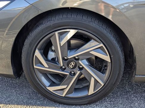 Used 2025 Hyundai Elantra SEL image 29