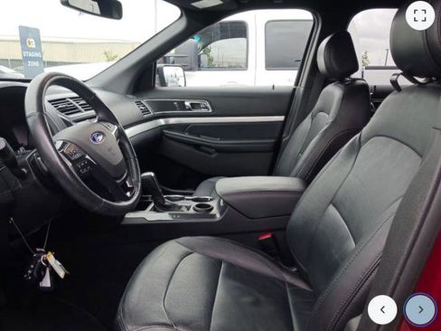 Used 2017 Ford Explorer XLT w/ Equipment Group 202A image 5