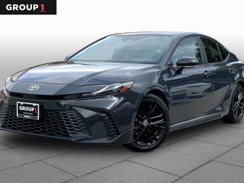 Used 2025 Toyota Camry SE FWD image 1