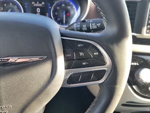 Used 2023 Chrysler Voyager LX image 26