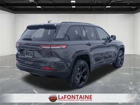 New 2025 Jeep Grand Cherokee Altitude image 5
