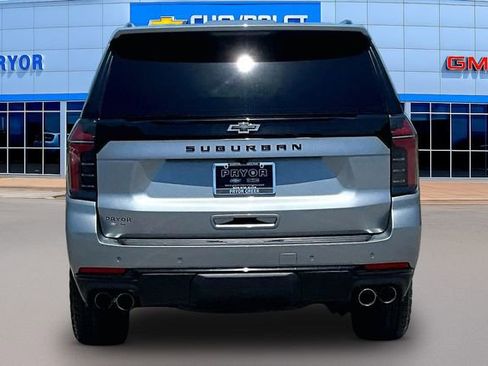 Used 2025 Chevrolet Suburban Z71 AWD/4WD image 6