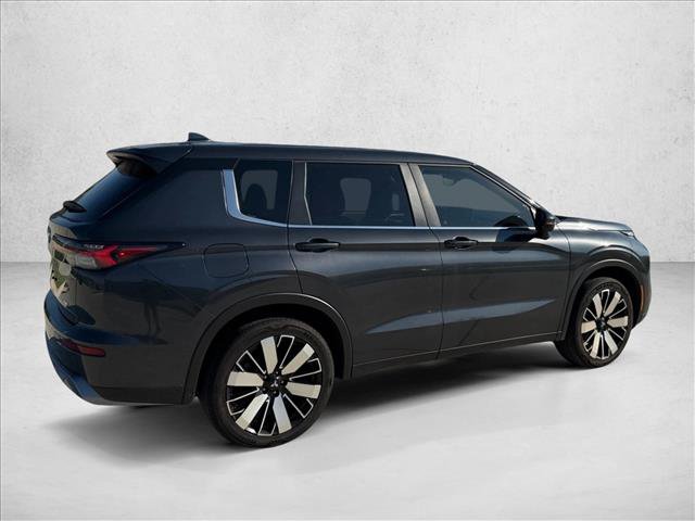 Used 2025 Mitsubishi Outlander SE FWD image 5