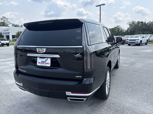 Used 2026 Cadillac Escalade Luxury RWD image 5