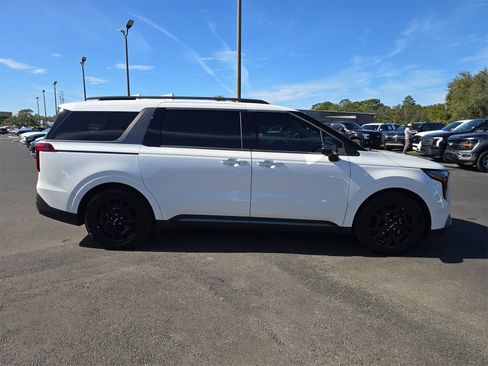 Used 2025 Kia Carnival SX Prestige image 3