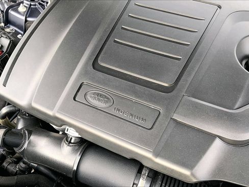 Certified 2026 Land Rover Range Rover Velar Dynamic SE AWD/4WD image 32