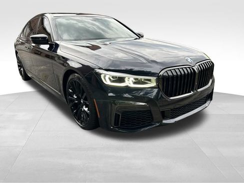 Used 2021 BMW 740i w/ M Sport Package RWD image 8