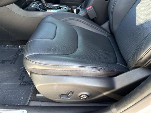 Used 2021 Jeep Cherokee Limited w/ Elite Package FWD image 14