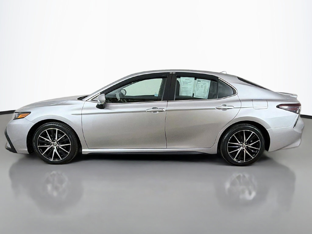 Used 2022 Toyota Camry SE w/ Audio Upgrade Package FWD image 14