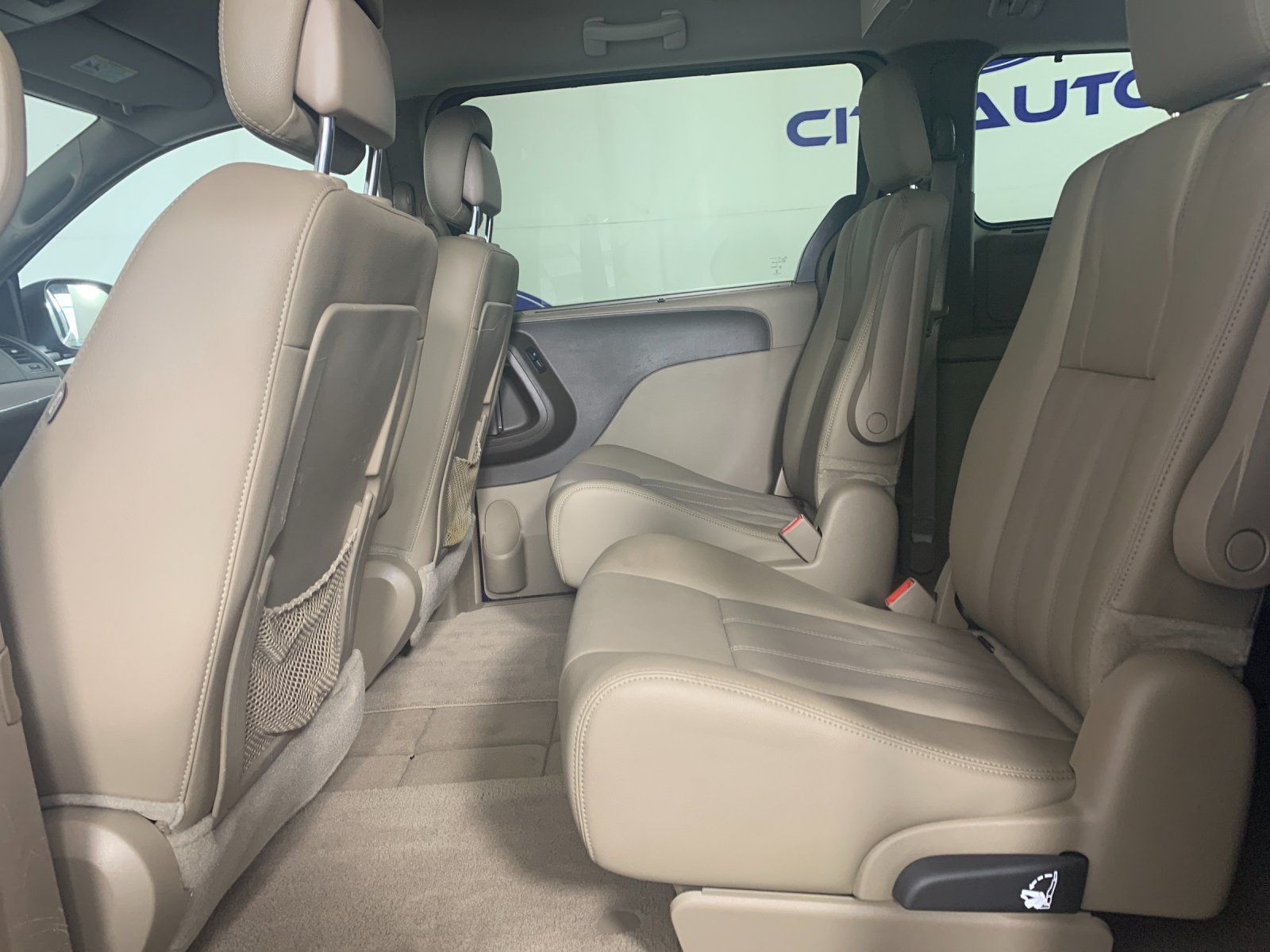 Used 2015 Chrysler Town & Country Touring w/ Trailer Tow Group FWD image 27