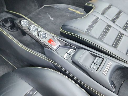 Used 2021 Ferrari F8 Tributo image 34