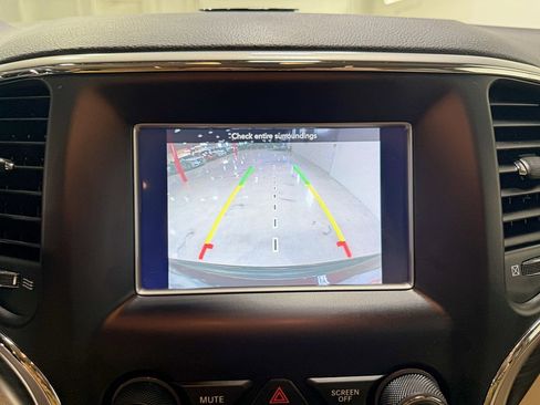 Used 2019 Jeep Grand Cherokee Laredo image 22