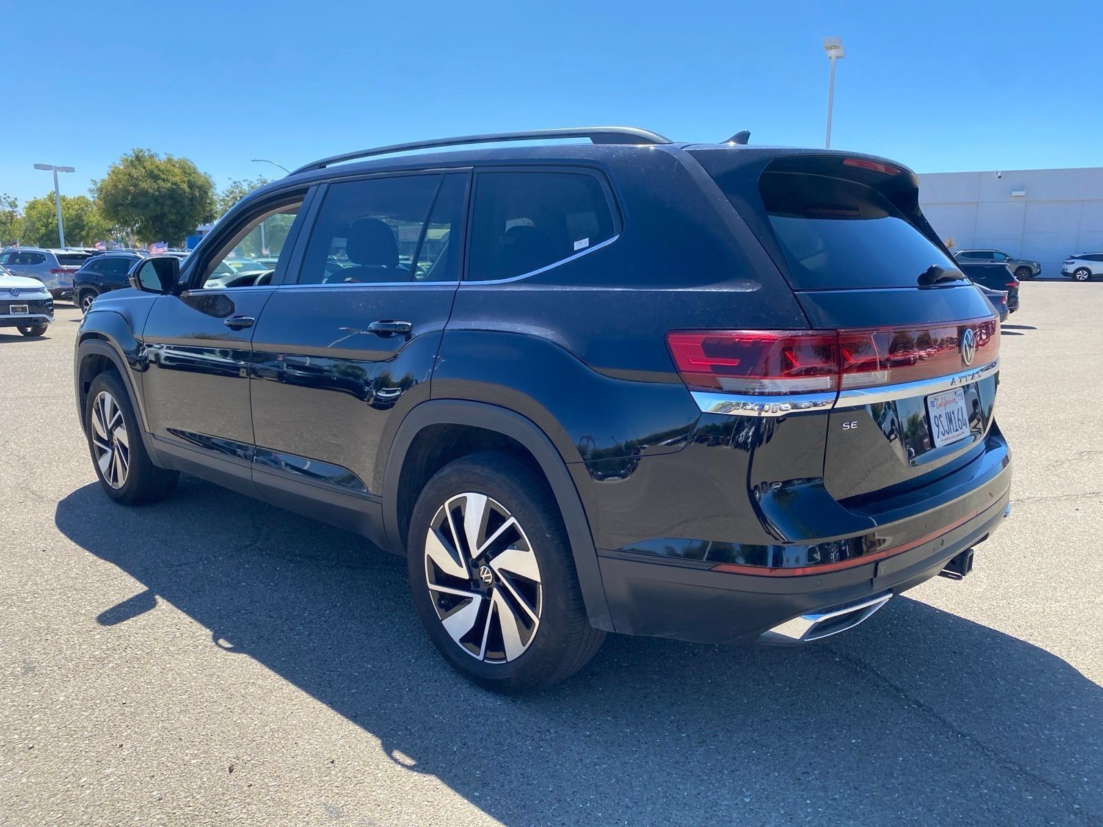 Used 2025 Volkswagen Atlas SE AWD/4WD image 7