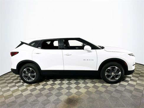 Used 2025 Chevrolet Blazer LT image 2