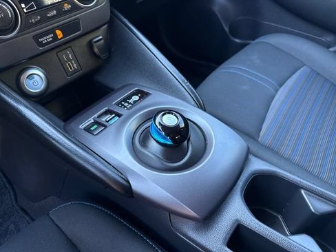 Used 2025 Nissan Leaf S FWD image 25
