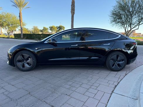 Used 2018 Tesla Model 3 Mid Range image 5