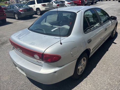 Used 2004 Chevrolet Cavalier Sedan w/ Preferred Equipment Group FWD image 9