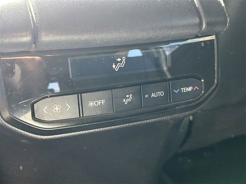 Used 2021 Toyota Highlander XLE image 25