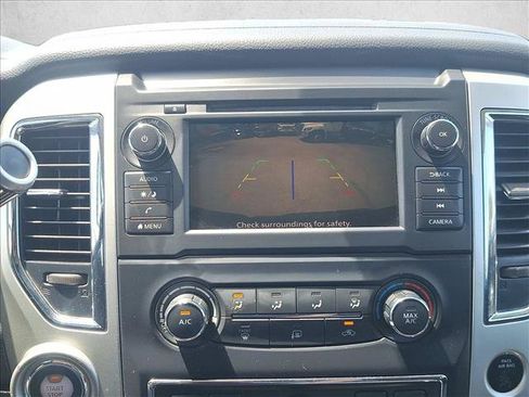 Used 2019 Nissan Titan SV RWD image 12