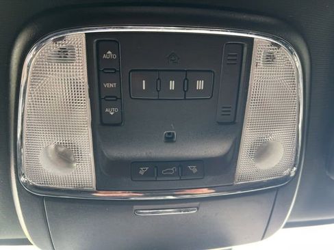 Used 2018 Jeep Grand Cherokee Laredo AWD/4WD image 6