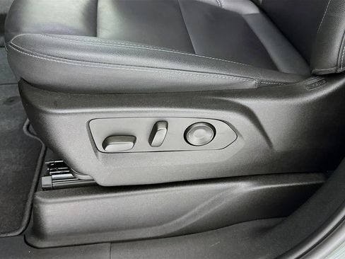 Used 2024 Chevrolet Suburban Z71 w/ Off-Road Capability Package image 19