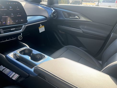 New 2026 Chevrolet Equinox EV LT AWD/4WD image 28