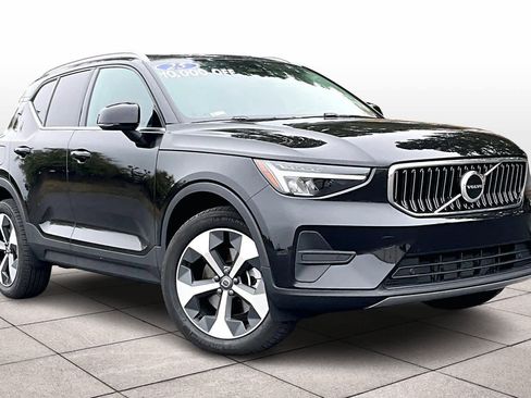 Used 2025 Volvo XC40 B5 Core w/ Protection Package Premier image 2