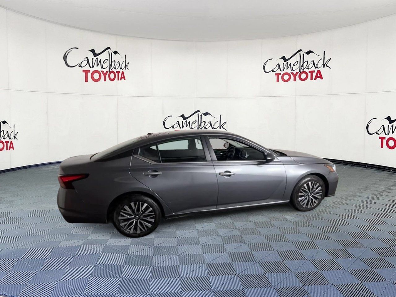 Used 2025 Nissan Altima 2.5 SV FWD image 3