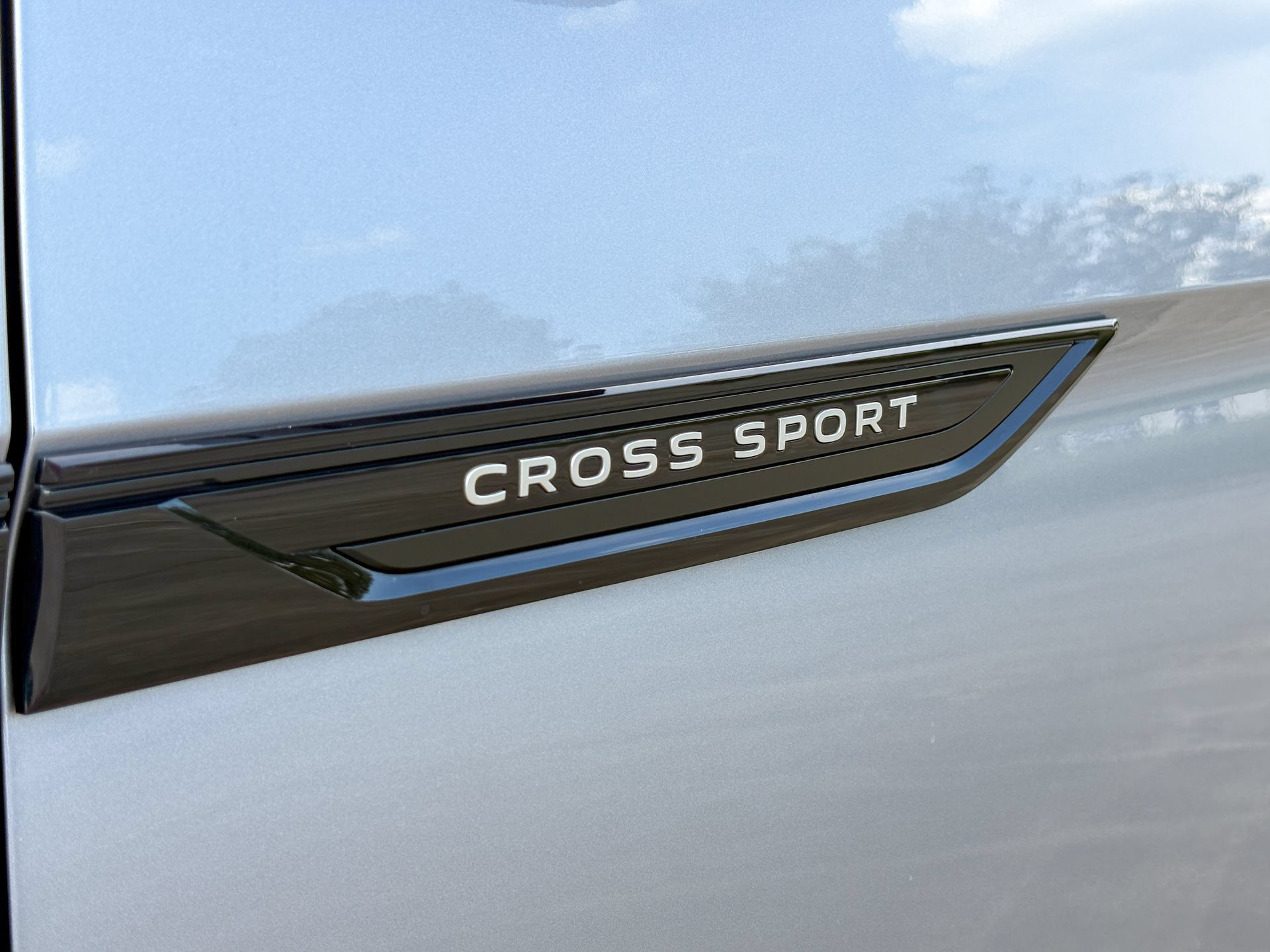 Used 2025 Volkswagen Atlas Cross Sport SEL R-Line AWD/4WD image 8