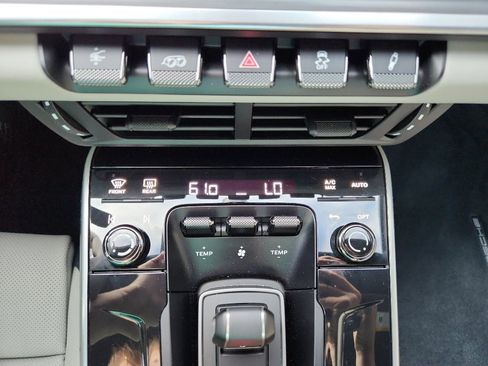 Certified 2025 Porsche 911 Carrera image 33