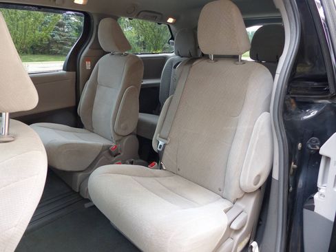 Used 2017 Toyota Sienna LE FWD image 39