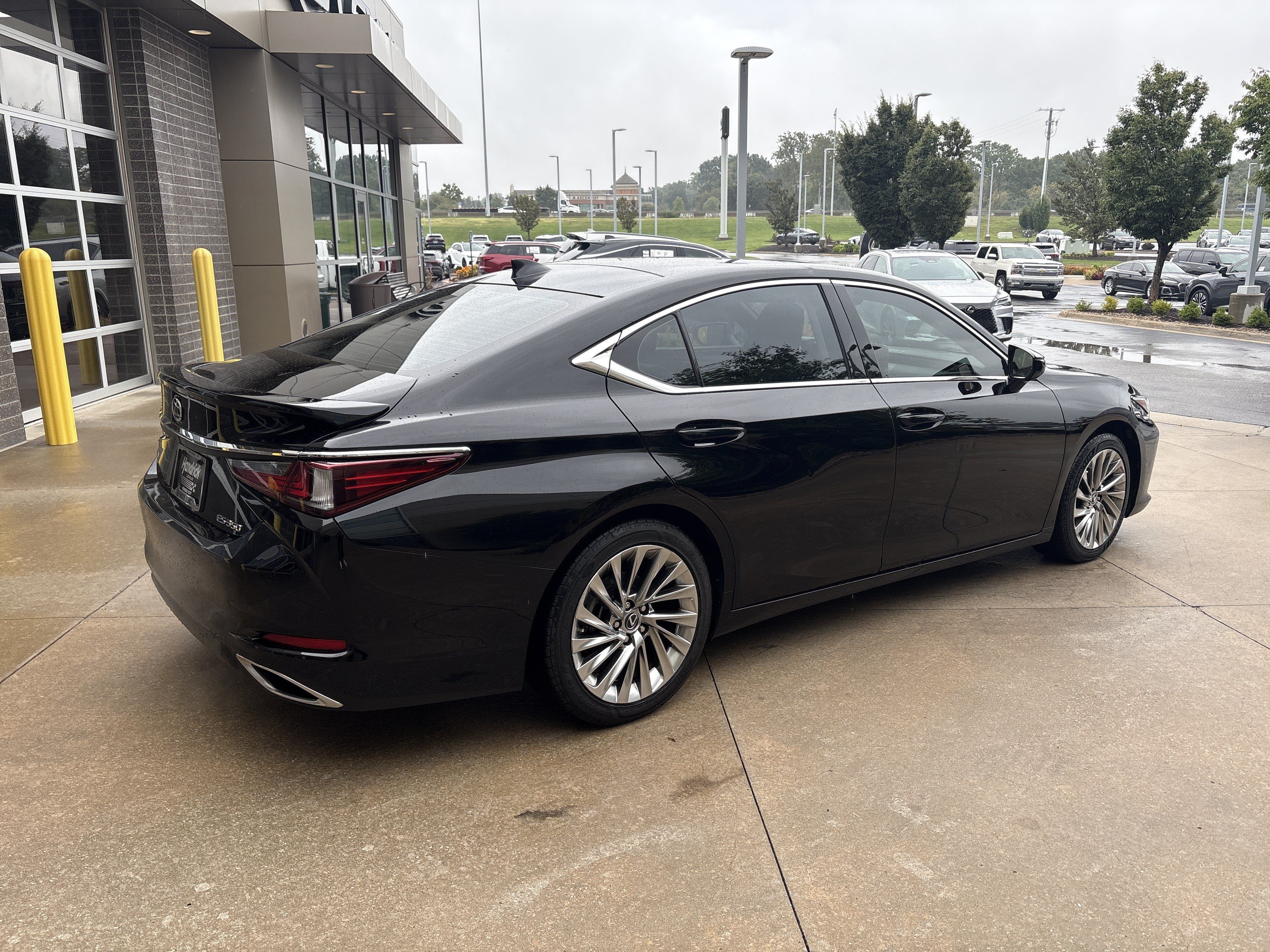 Used 2023 Lexus ES 350 w/ Accessory Package (Z2) FWD image 29