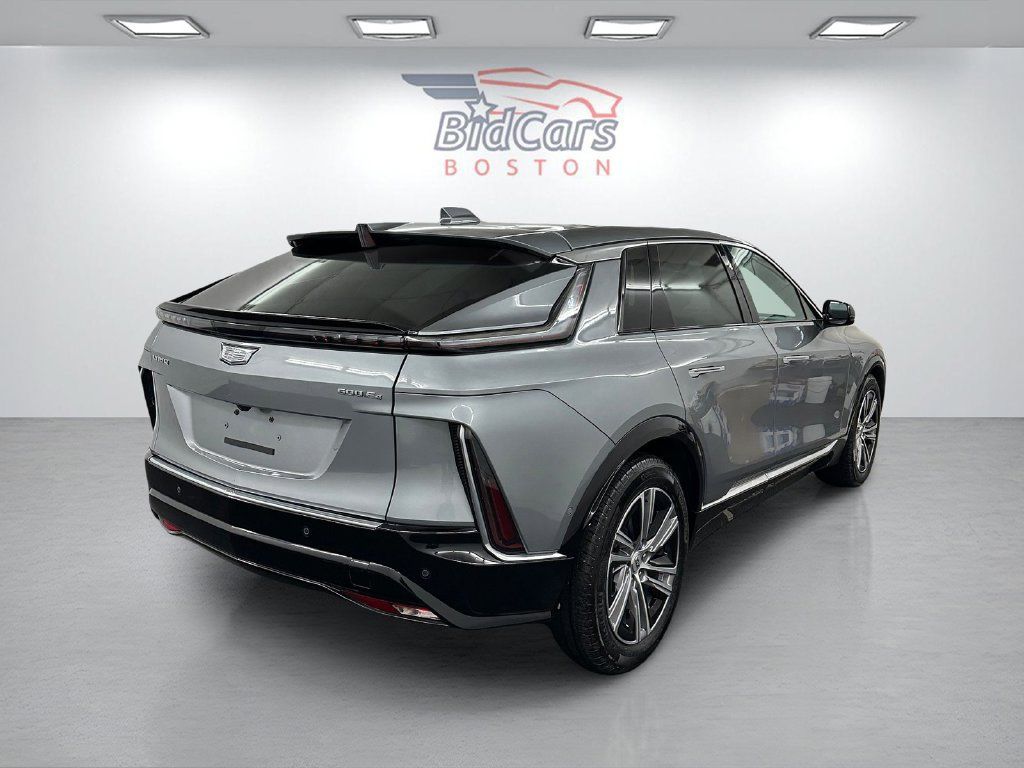 Used 2024 Cadillac Lyriq Luxury AWD/4WD image 4