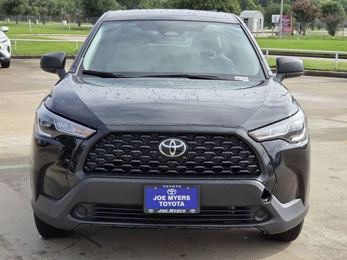 Used 2025 Toyota Corolla Cross L FWD image 3