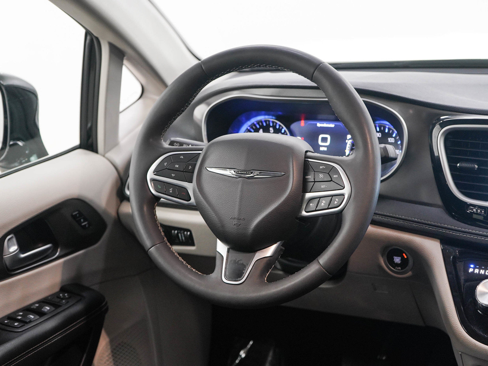 Used 2024 Chrysler Pacifica Touring-L AWD/4WD image 15
