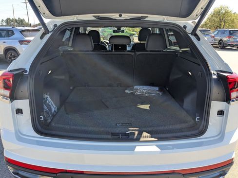 New 2025 Volkswagen Atlas Cross Sport SE image 30