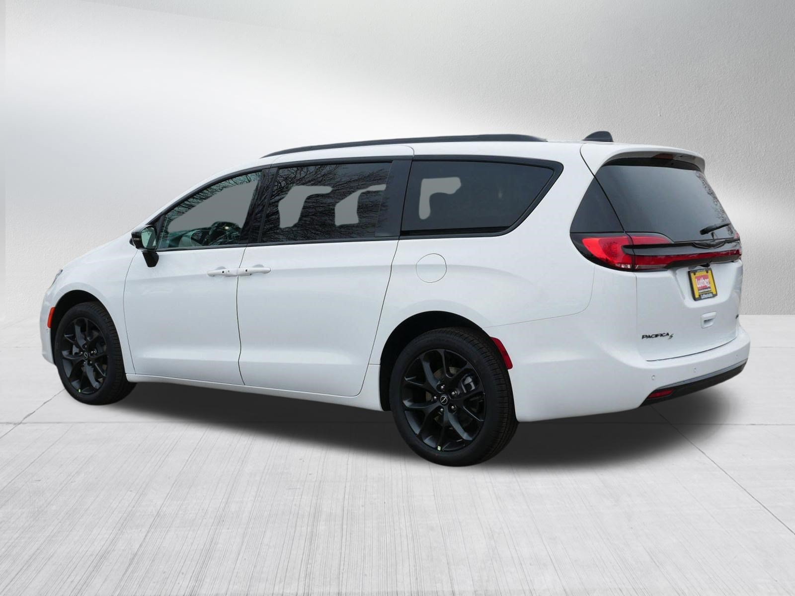 New 2026 Chrysler Pacifica Select AWD/4WD image 5