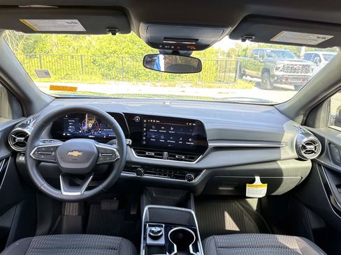Used 2026 Chevrolet Equinox LT FWD image 12