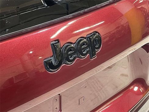 Used 2020 Jeep Cherokee Latitude Plus image 9