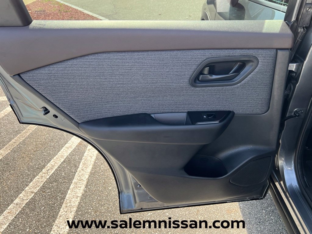 Used 2023 Nissan Rogue S AWD/4WD image 19