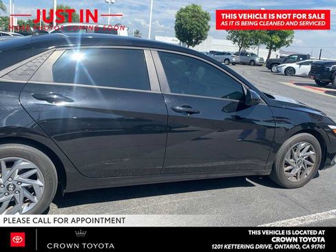 Used 2024 Hyundai Elantra SEL FWD image 3