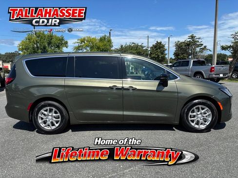 New 2027 Chrysler Pacifica Select FWD image 2