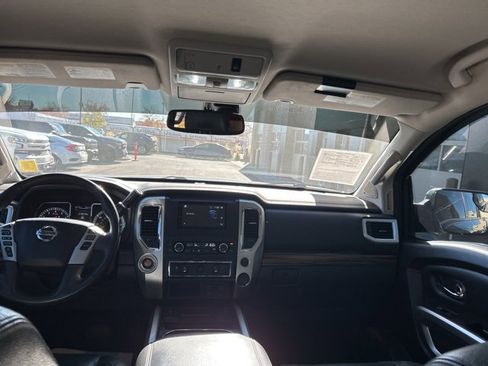 Used 2017 Nissan Titan SL image 25