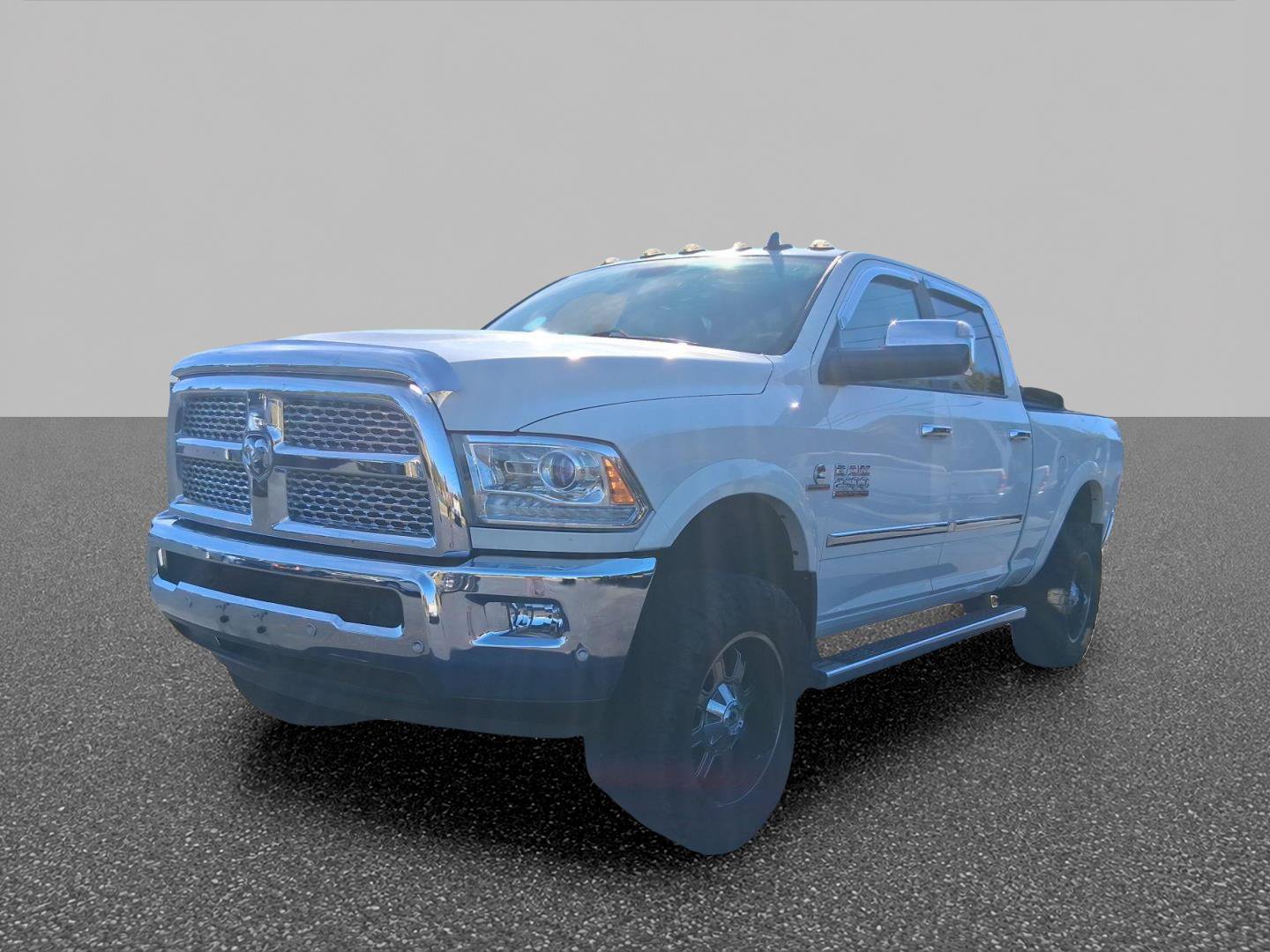 Used 2017 RAM 2500 Laramie AWD/4WD image 2